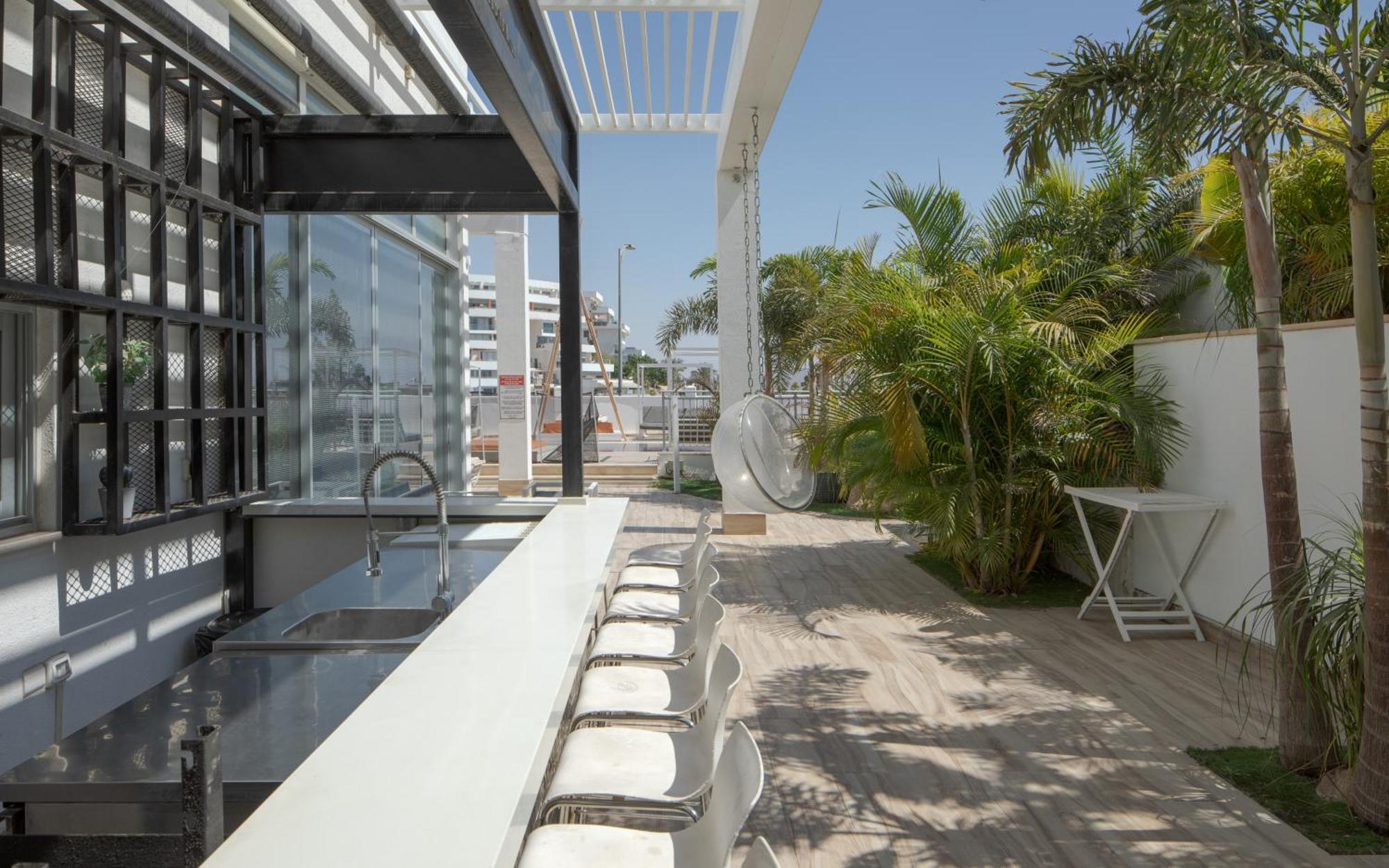 26 - 7 Bedrooms With Private Pool Villa *